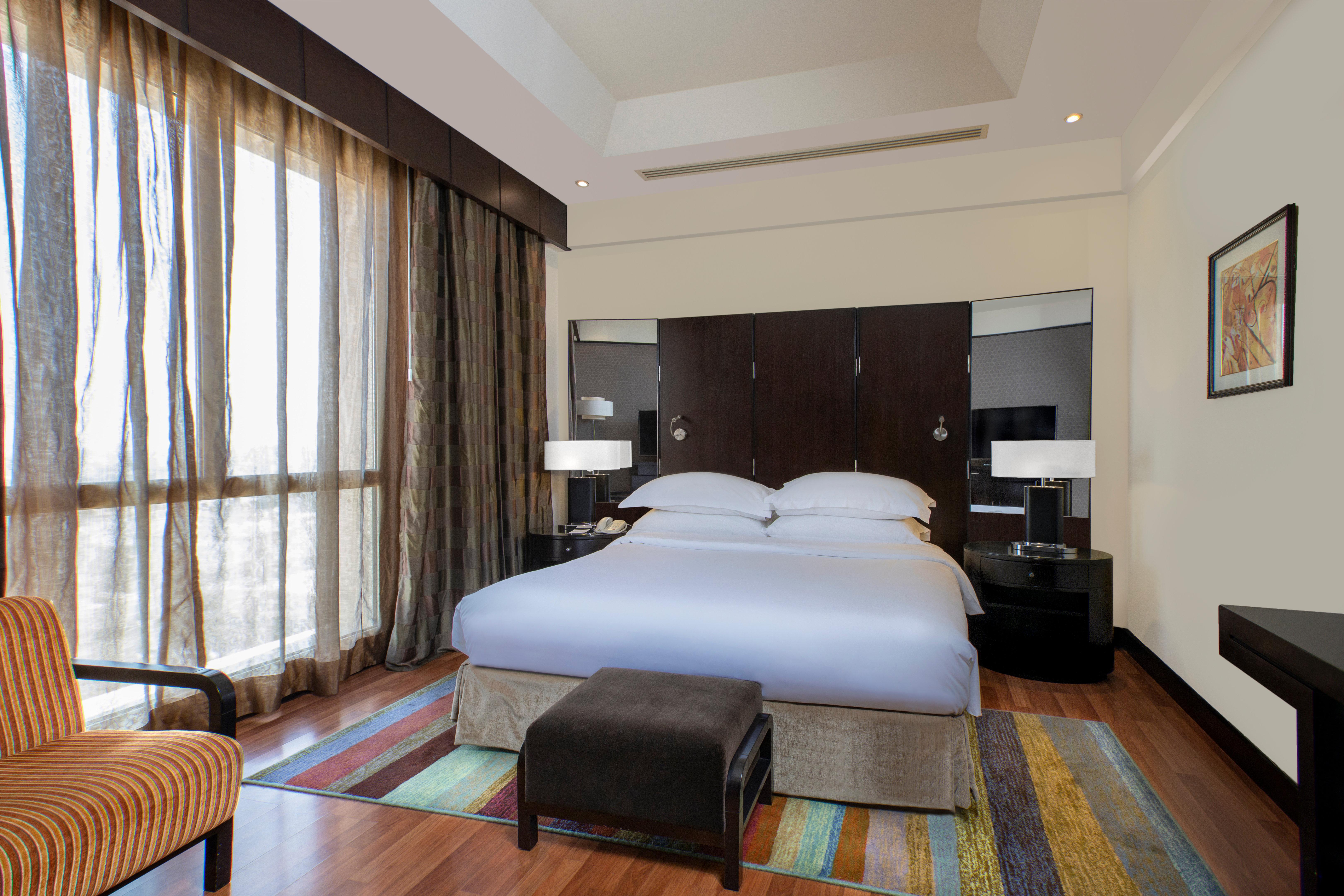 Crowne Plaza Al Khobar By Ihg Hotel Exterior photo A bedroom at the hotel