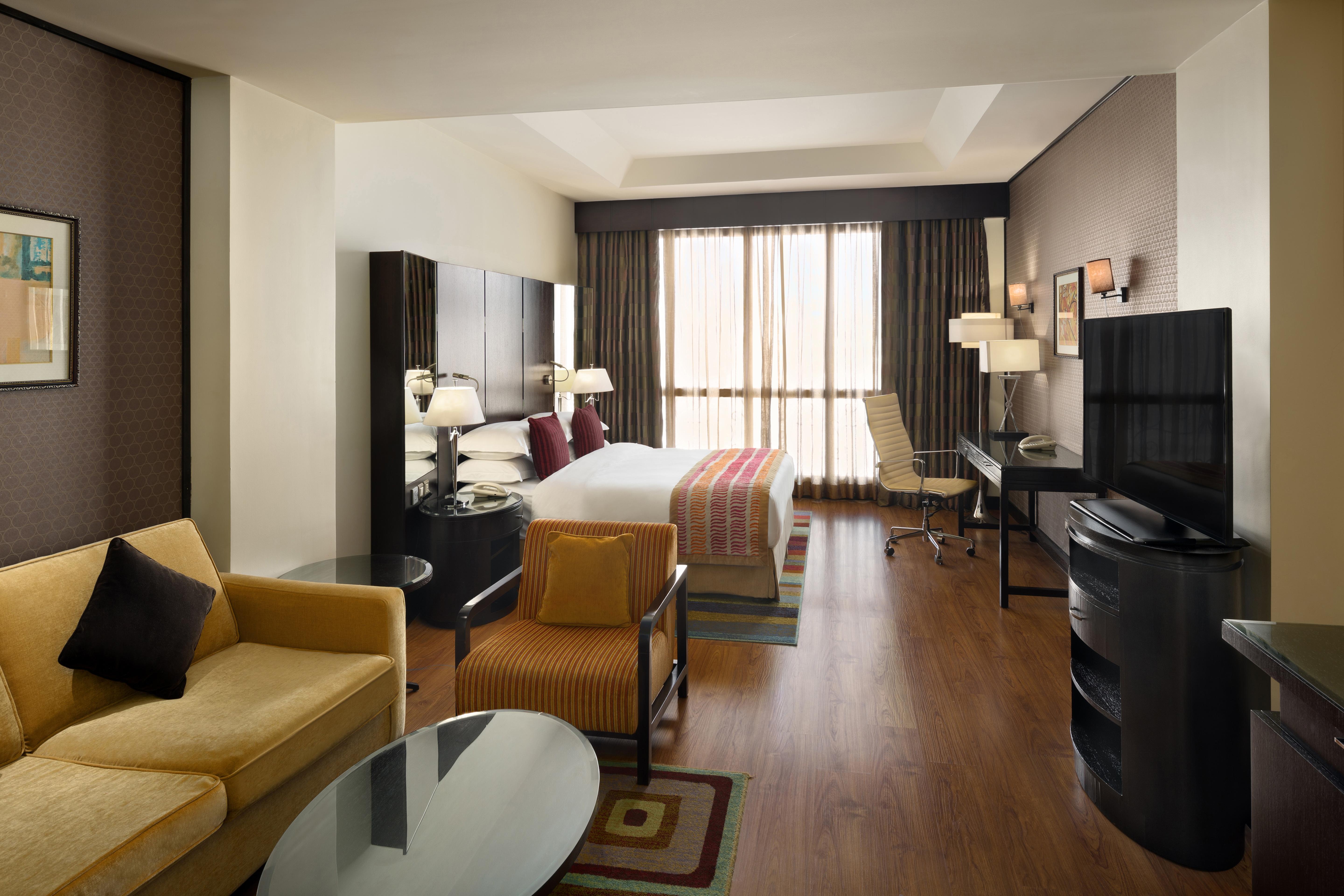 Crowne Plaza Al Khobar By Ihg Hotel Exterior photo A room at the hotel