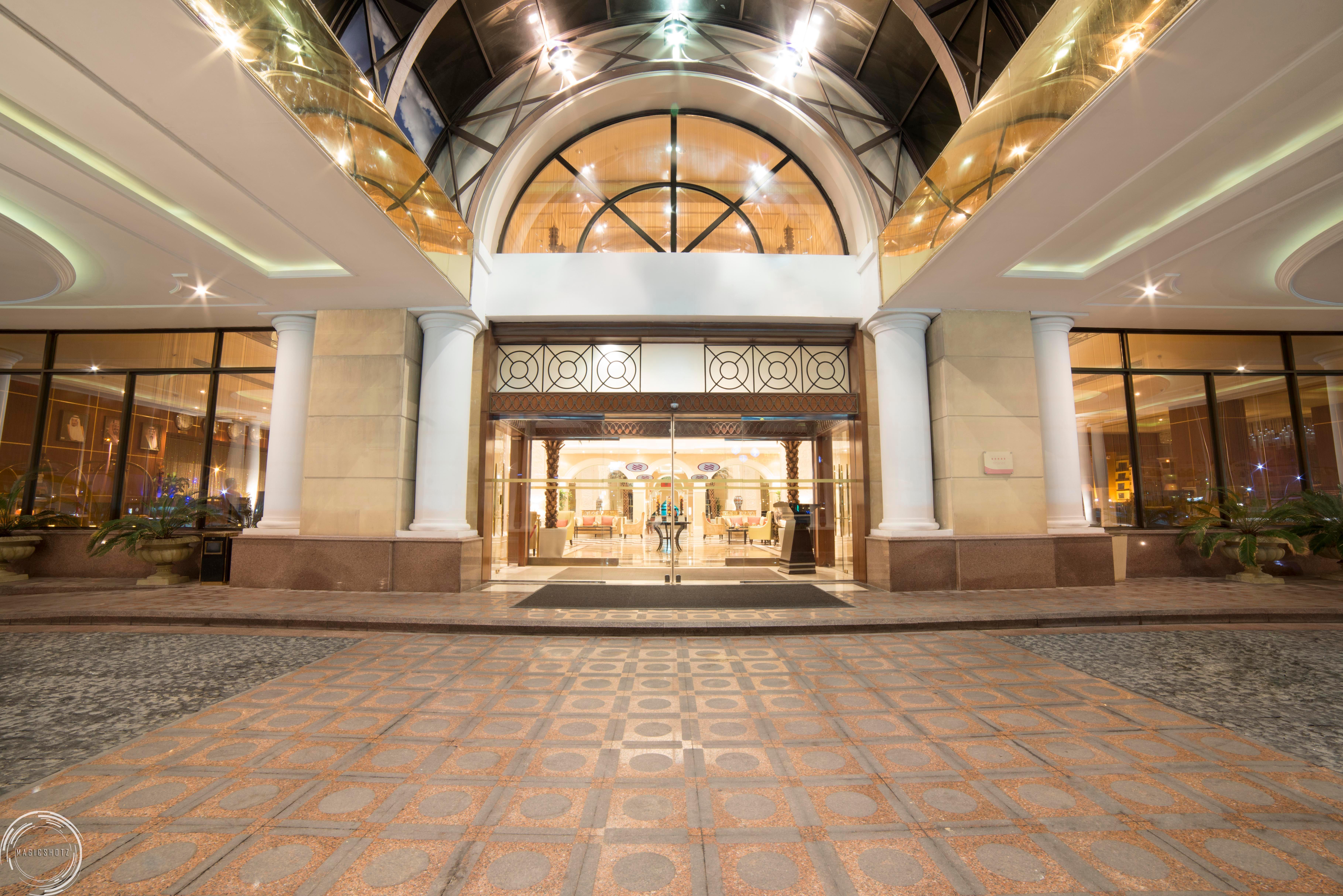 Crowne Plaza Al Khobar By Ihg Hotel Exterior photo Entrance to the hotel