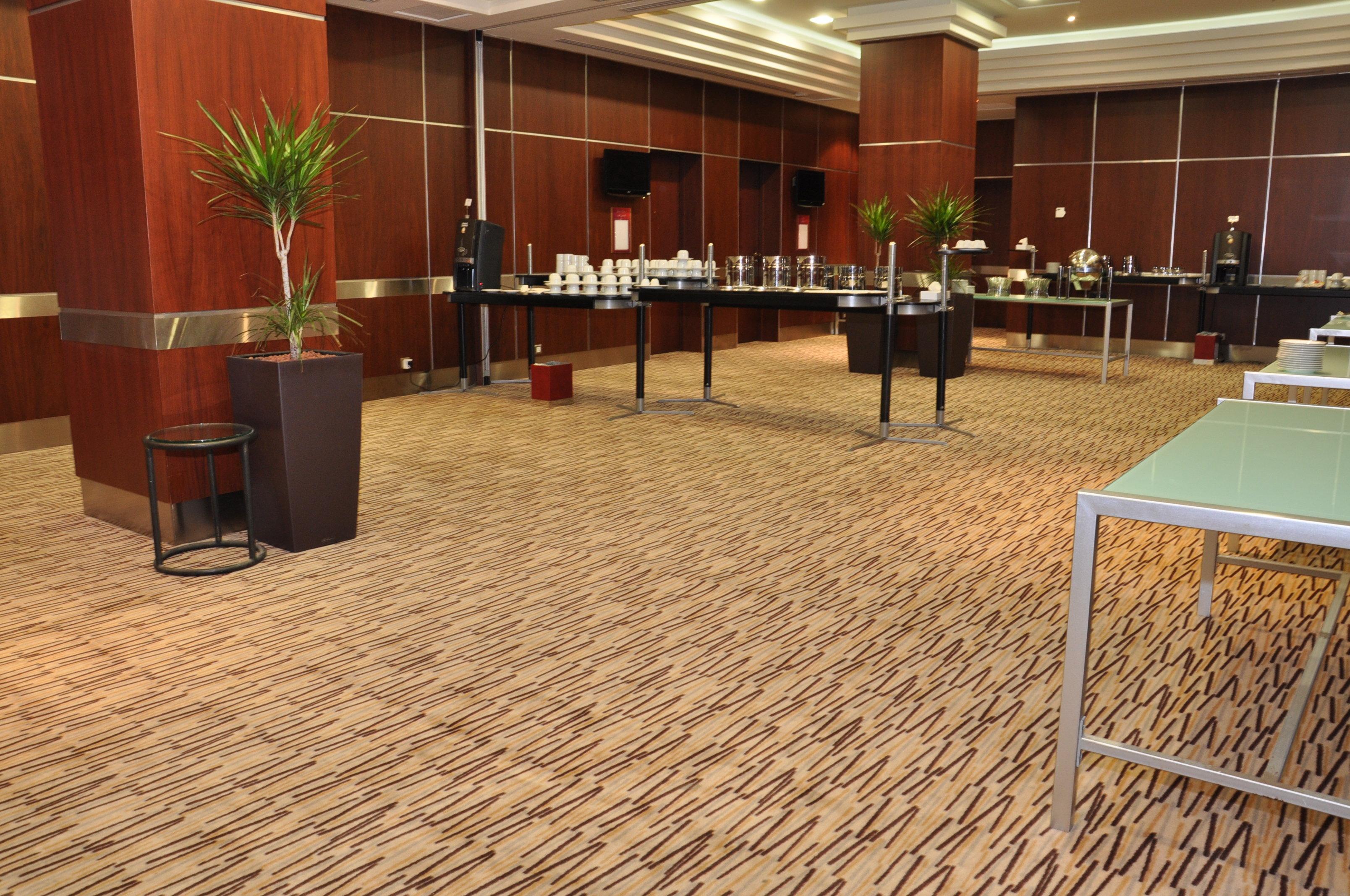 Crowne Plaza Al Khobar By Ihg Hotel Exterior photo A carpet floor