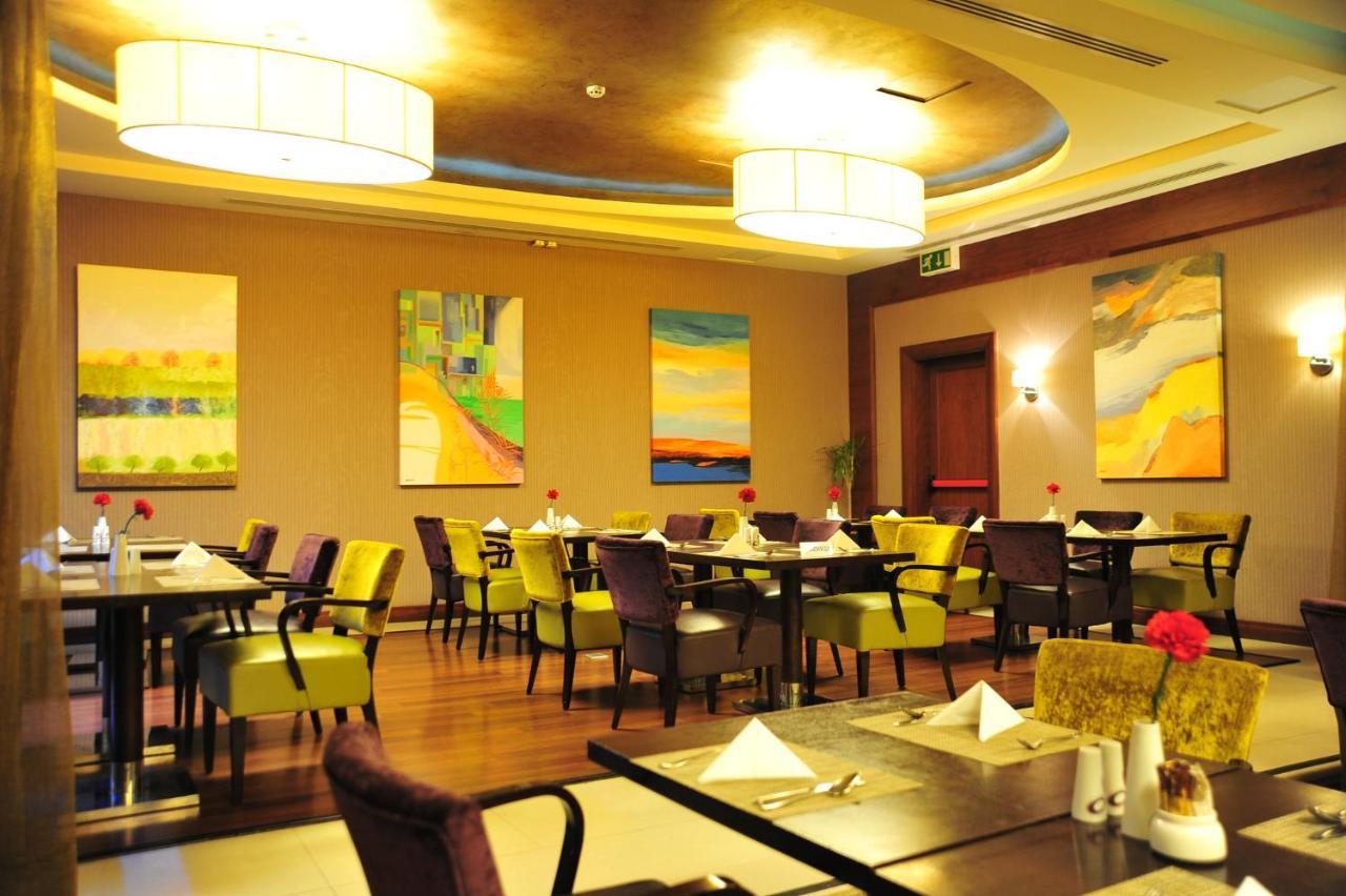 Crowne Plaza Al Khobar By Ihg Hotel Exterior photo The interior of the restaurant