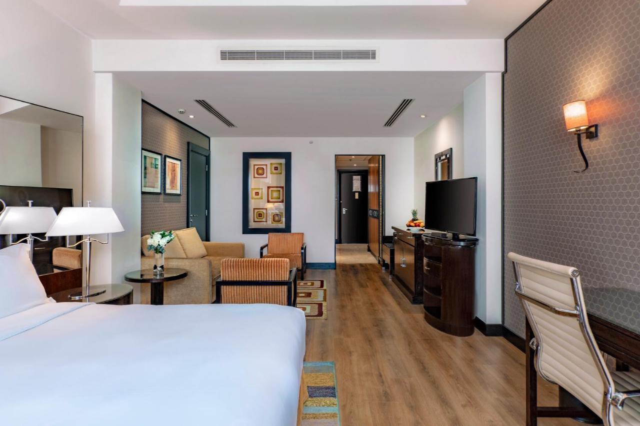 Crowne Plaza Al Khobar By Ihg Hotel Exterior photo A room at the hotel