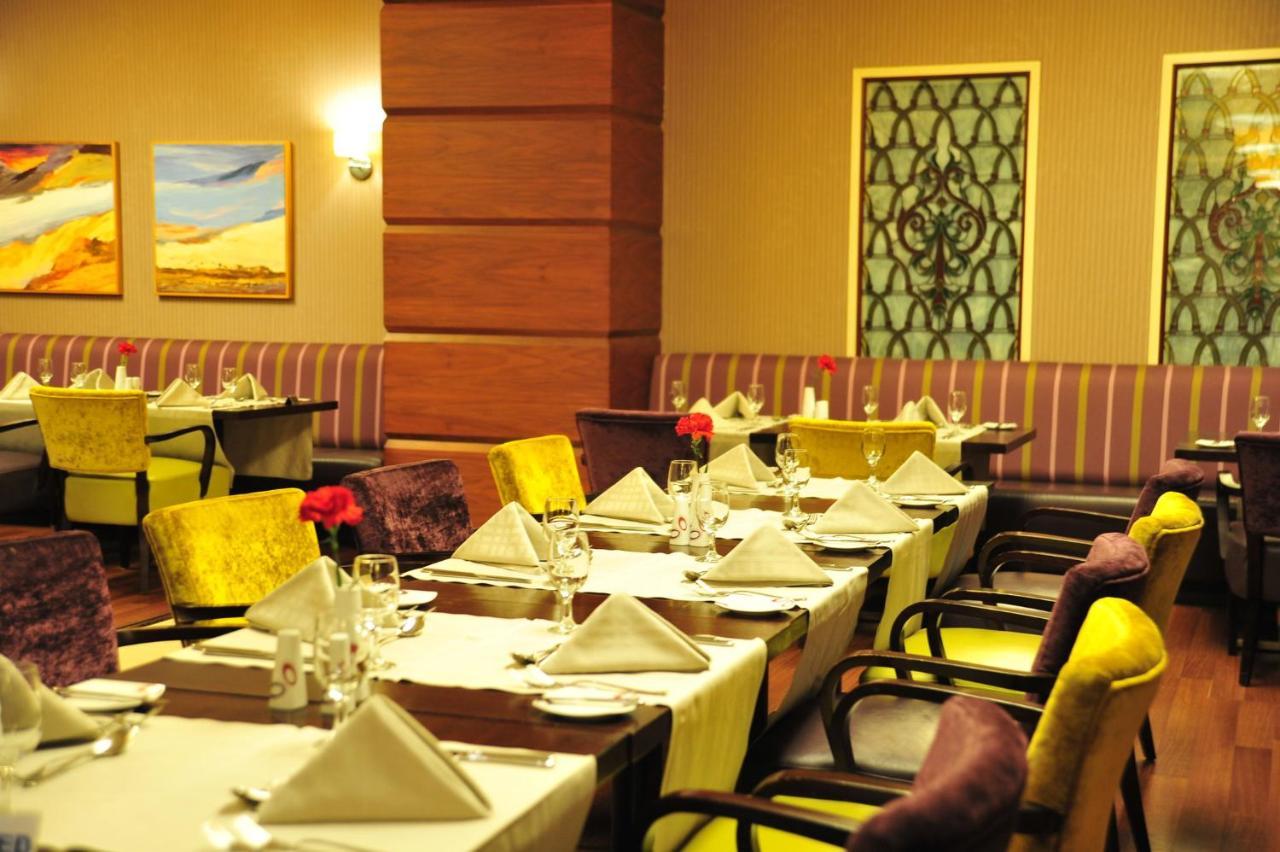 Crowne Plaza Al Khobar By Ihg Hotel Exterior photo The restaurant