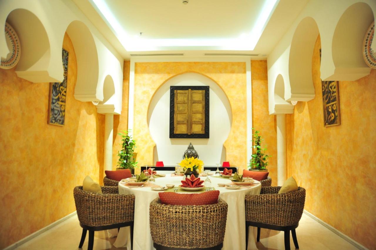 Crowne Plaza Al Khobar By Ihg Hotel Exterior photo The restaurant