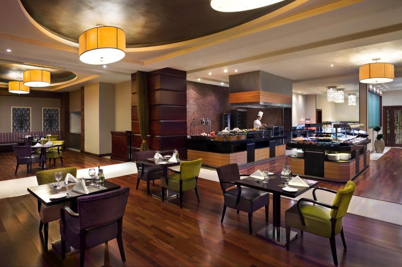 Crowne Plaza Al Khobar By Ihg Hotel Exterior photo The restaurant