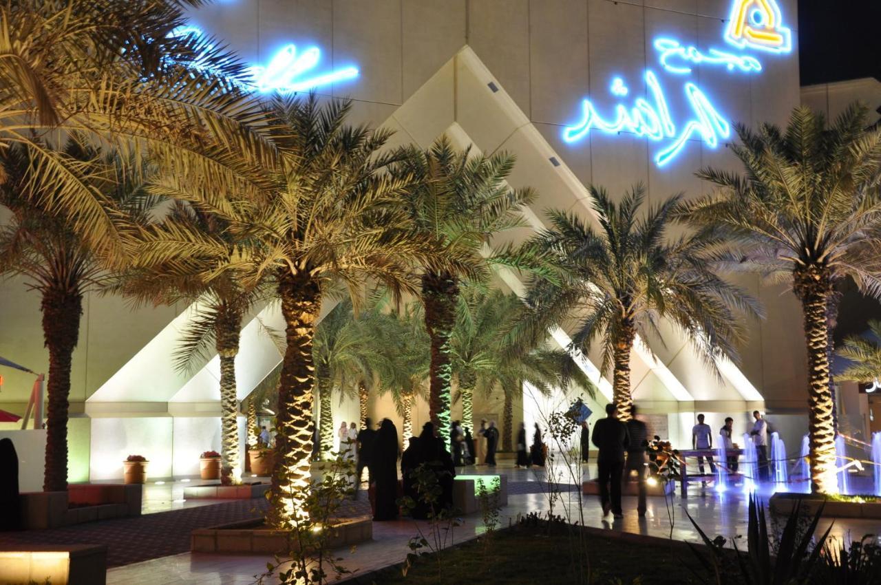 Crowne Plaza Al Khobar By Ihg Hotel Exterior photo The main entrance of the museum