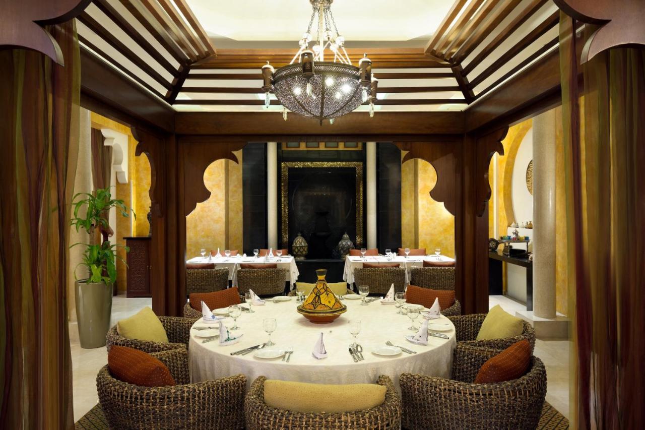 Crowne Plaza Al Khobar By Ihg Hotel Exterior photo The restaurant