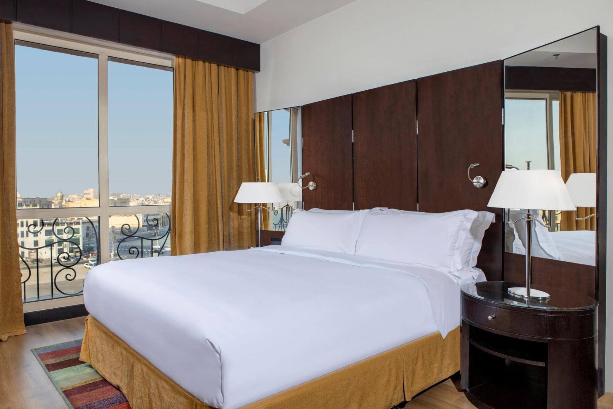 Crowne Plaza Al Khobar By Ihg Hotel Exterior photo A bedroom at the hotel