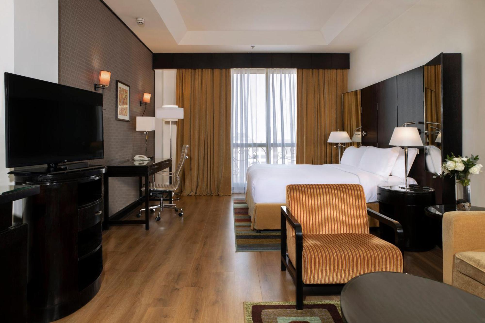 Crowne Plaza Al Khobar By Ihg Hotel Exterior photo A room at the hotel