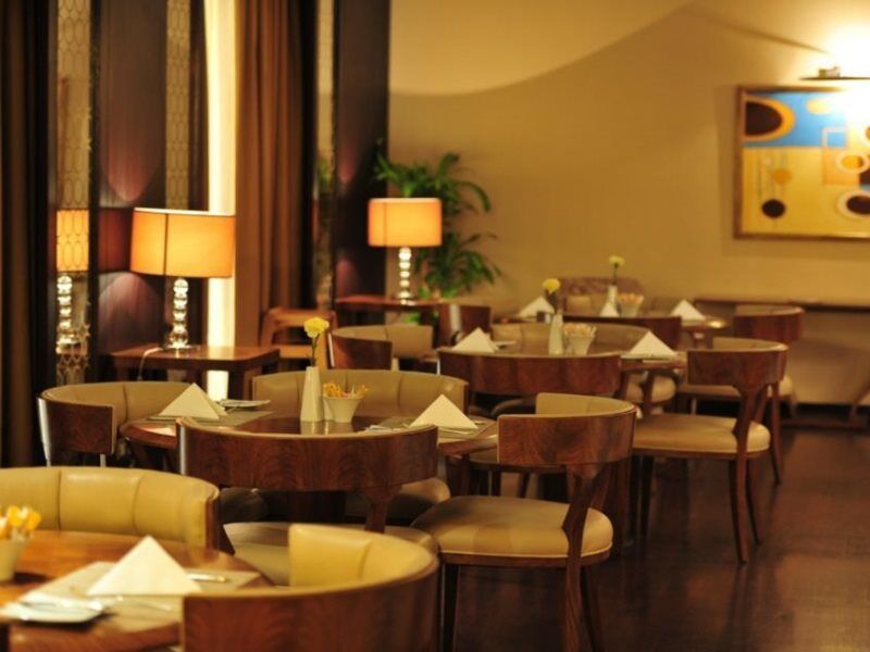 Crowne Plaza Al Khobar By Ihg Hotel Exterior photo The interior of the restaurant